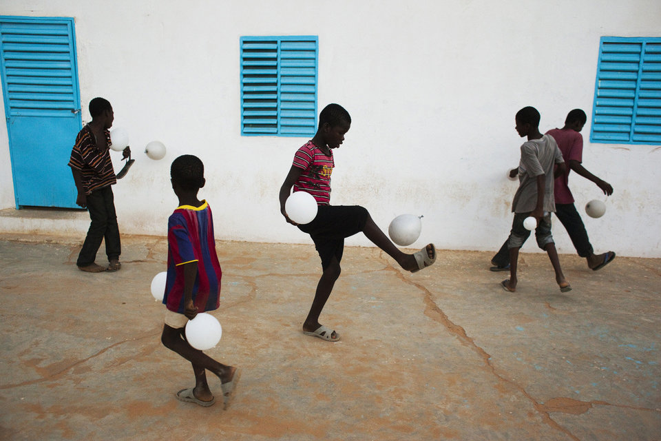Boys play soccer with balloons after attending a dance recital about water shortage, in the town of Kaedi, Gorgol region, in Mauritania, May 31, 2012. A full third of the country's population, amounting to around a million people, were facing food insecurity after their crops were ravaged by drought due to erratic rains. REUTERS/Susana Vera