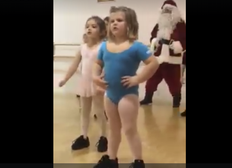 Niña bailando