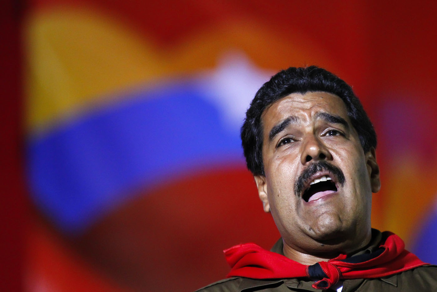 Venezuela's acting President and presidential candidate Nicolas Maduro sings during a campaign rally in Caracas April 5, 2013. Maduro said on Friday that Venezuelan authorities have arrested several people suspected of plotting to sabotage one of his campaign rallies before an April 14 election by cutting the power. REUTERS/Carlos Garcia Rawlins (VENEZUELA - Tags: POLITICS ELECTIONS)