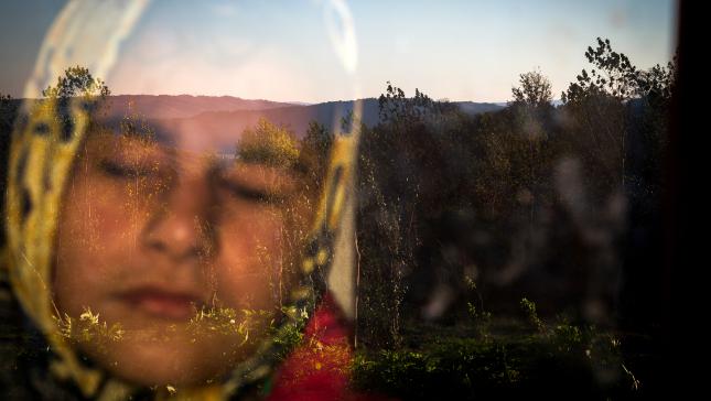 Tercer premio en la categoría vida diaria© Zohreh Saberi, Iran. Raheleh, ha nacido ciego, está detrás de la ventana por la mañana. A ella le gusta sentir el calor de la luz del sol en su cara. Babol, Mazandaran, Irán, 12 de Noviembre de 2015.