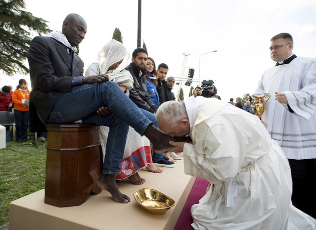 Pope Francis kisses the foot of a refugee during the foot-washing ritual at the Castelnuovo di Porto refugees center near Rome, Italy, March 24, 2016. Pope Francis on Thursday washed and kissed the feet of refugees, including three Muslim men, and condemned arms makers as partly responsible for Islamist militant attacks that killed at least 31 people in Brussels. REUTERS/Osservatore Romano/Handout via Reuters ATTENTION EDITORS - THIS PICTURE WAS PROVIDED BY A THIRD PARTY. REUTERS IS UNABLE TO INDEPENDENTLY VERIFY THE AUTHENTICITY, CONTENT, LOCATION OR DATE OF THIS IMAGE. EDITORIAL USE ONLY. NOT FOR SALE FOR MARKETING OR ADVERTISING CAMPAIGNS. NO RESALES. NO ARCHIVE. THIS PICTURE IS DISTRIBUTED EXACTLY AS RECEIVED BY REUTERS, AS A SERVICE TO CLIENTS.      TPX IMAGES OF THE DAY