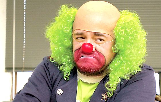 E05101024.JPG 
MÉXICO, D.F. Redes sociales-Brozo.- Brozo, el personaje con el que Víctor Trujillo conduce “El Mañanero”, en ForoTV, amenazó a un usuario de Twitter que presuntamente usurpa la identidad de Marissa Rivera, su colaboradora. RML. Foto: Archivo Agencia EL UNIVERSAL