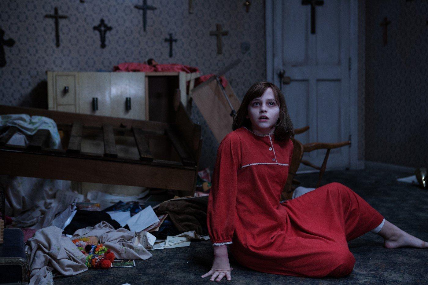 still-of-madison-wolfe-in-the-conjuring-2-(2016)